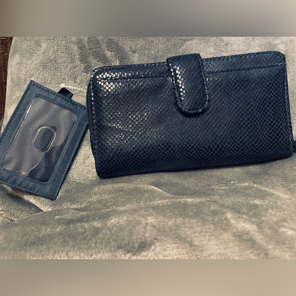 NWOT. Women’s Blue Faux Snakeskin Fabric Wallet. Checkbook Holder. Wrist Strap.